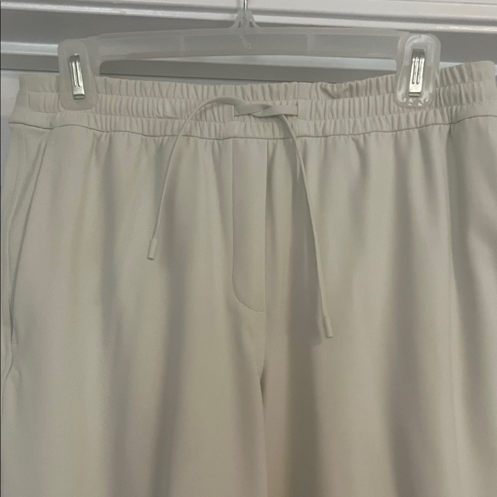 Lululemon Athletica Women’s cream pants